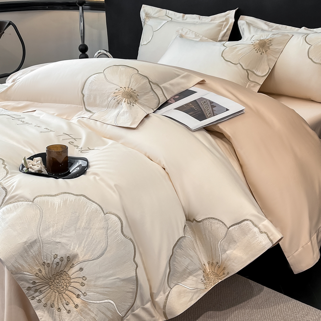 91家纺网 家纺一手货源 找家纺 置顶家纺 2026新款亲肤加厚磨毛刺绣四件套-花颜叶语 花颜叶语-白+奶咖