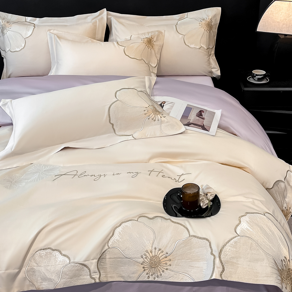 91家纺网 家纺一手货源 找家纺 置顶家纺 2026新款亲肤加厚磨毛刺绣四件套-花颜叶语 花颜叶语-白+香芋紫