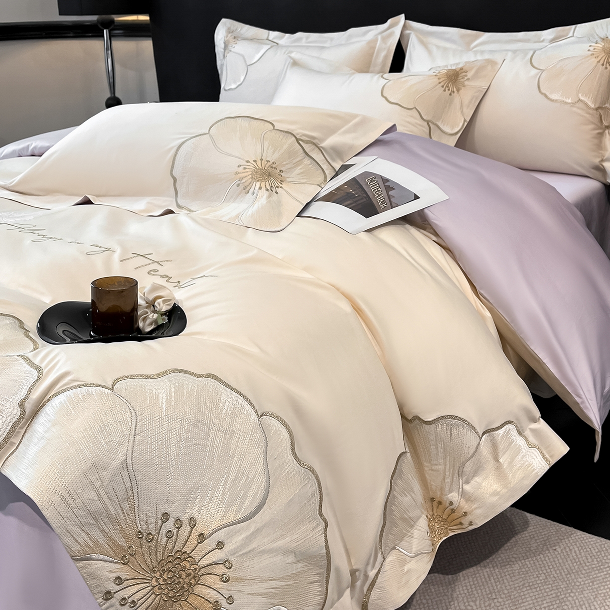 91家纺网 家纺一手货源 找家纺 置顶家纺 2026新款亲肤加厚磨毛刺绣四件套-花颜叶语 花颜叶语-白+香芋紫