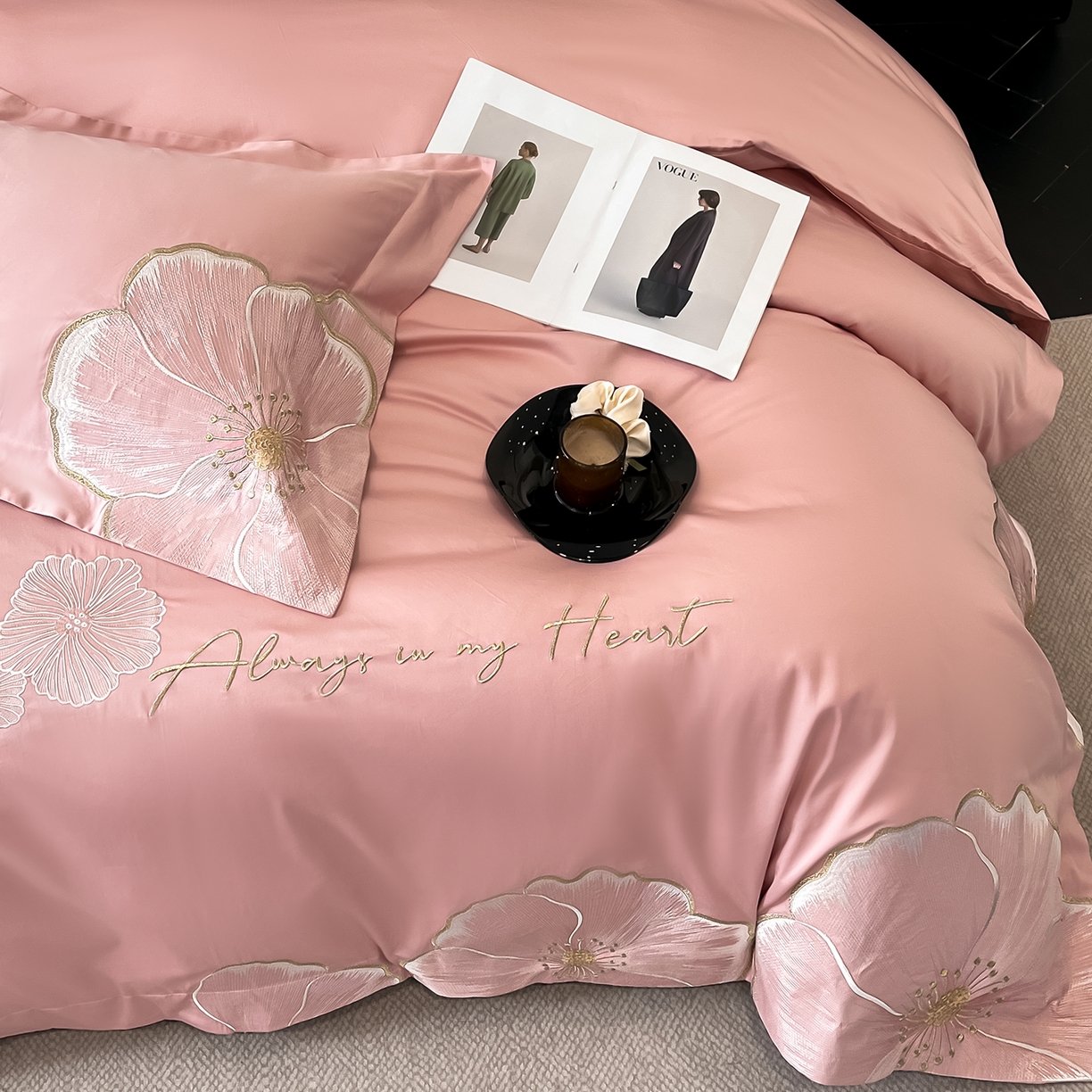 91家纺网 家纺一手货源 找家纺 置顶家纺 2026新款亲肤加厚磨毛刺绣四件套-花颜叶语 花颜叶语-浅豆沙