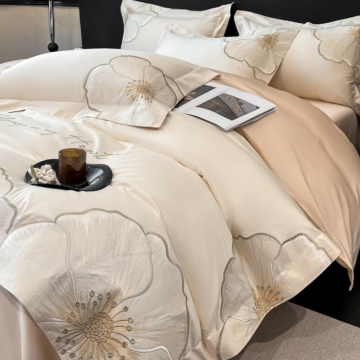 91家纺网 家纺一手货源 找家纺 置顶家纺 2026新款亲肤加厚磨毛刺绣四件套-花颜叶语 花颜叶语-白+奶咖