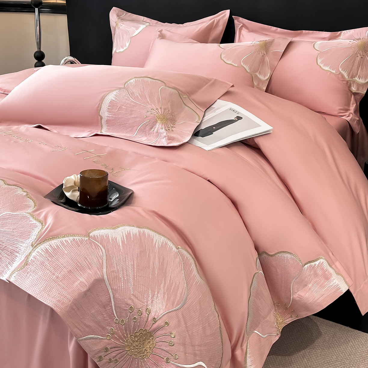 91家纺网 家纺一手货源 找家纺 置顶家纺 2026新款亲肤加厚磨毛刺绣四件套-花颜叶语 花颜叶语-浅豆沙