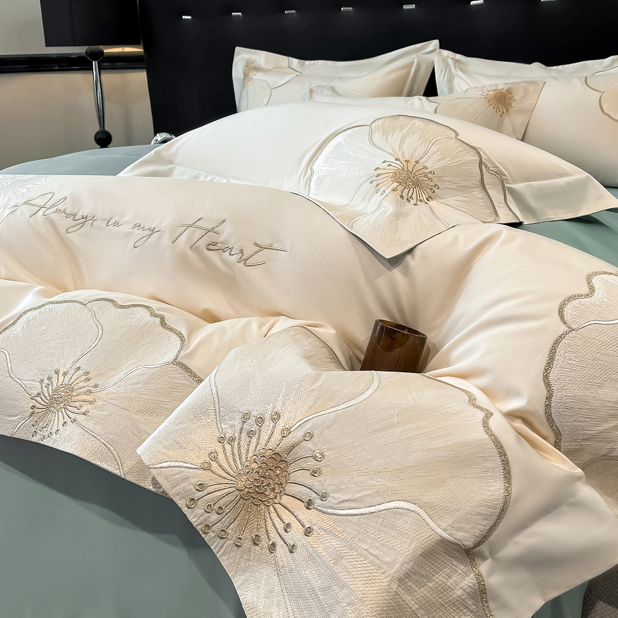 91家纺网 家纺一手货源 找家纺 置顶家纺 2026新款亲肤加厚磨毛刺绣四件套-花颜叶语 花颜叶语-白+繁星蓝