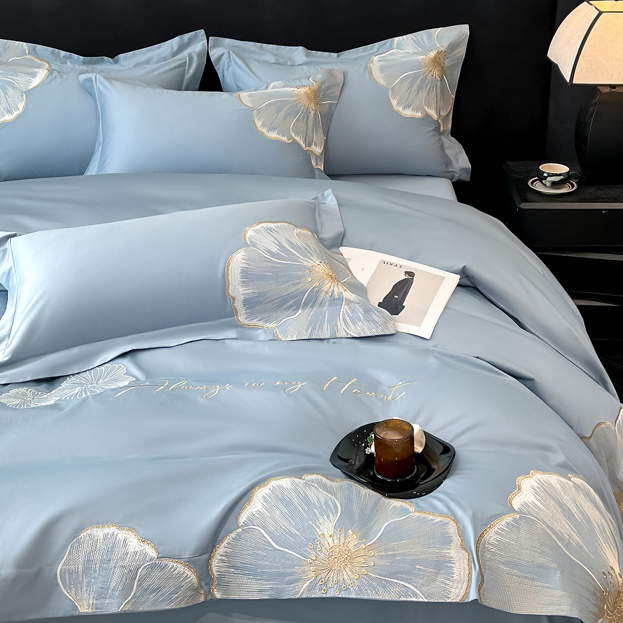 91家纺网 家纺一手货源 找家纺 置顶家纺 2026新款亲肤加厚磨毛刺绣四件套-花颜叶语 花颜叶语-天空蓝