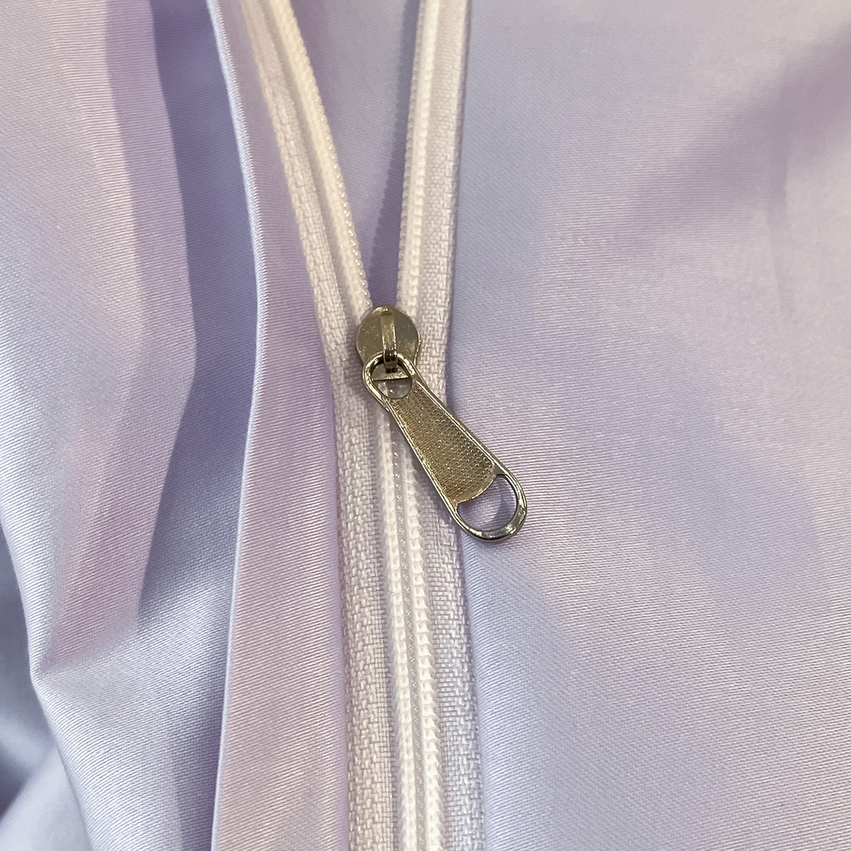 91家纺网 家纺一手货源 找家纺 置顶家纺 2026新款亲肤加厚磨毛刺绣四件套-花颜叶语 花颜叶语-白+香芋紫