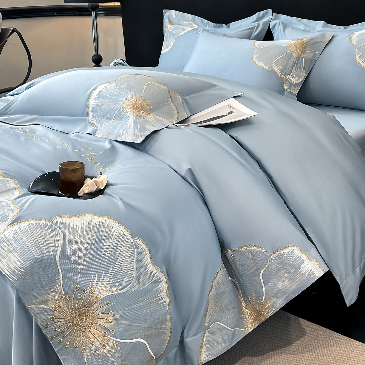 91家纺网 家纺一手货源 找家纺 置顶家纺 2026新款亲肤加厚磨毛刺绣四件套-花颜叶语 花颜叶语-天空蓝