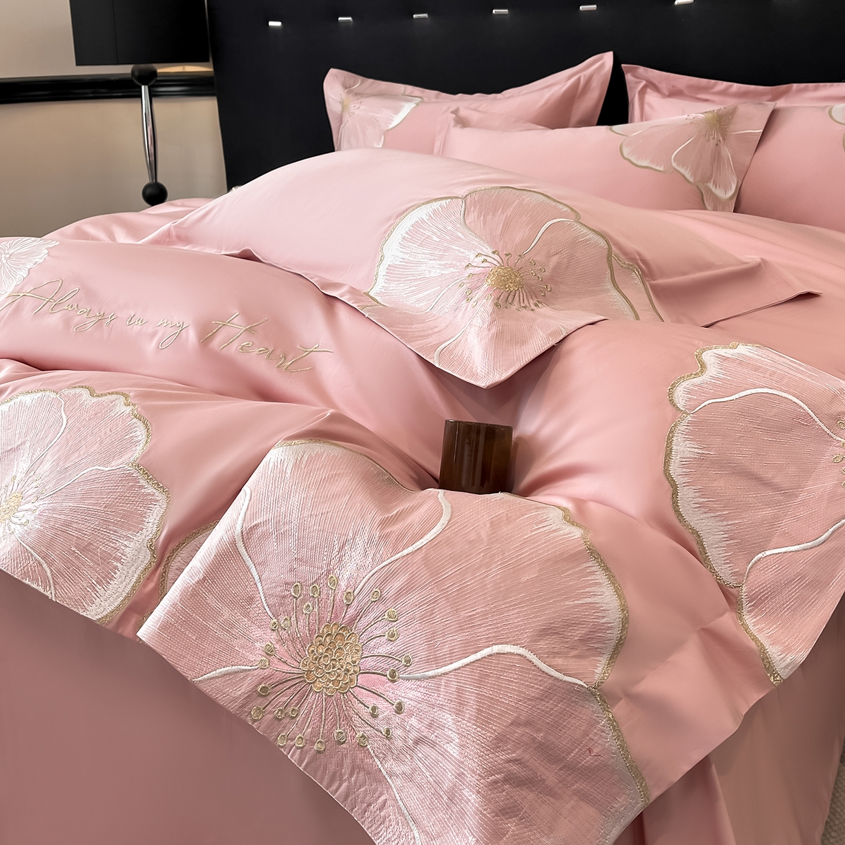 91家纺网 家纺一手货源 找家纺 置顶家纺 2026新款亲肤加厚磨毛刺绣四件套-花颜叶语 花颜叶语-浅豆沙