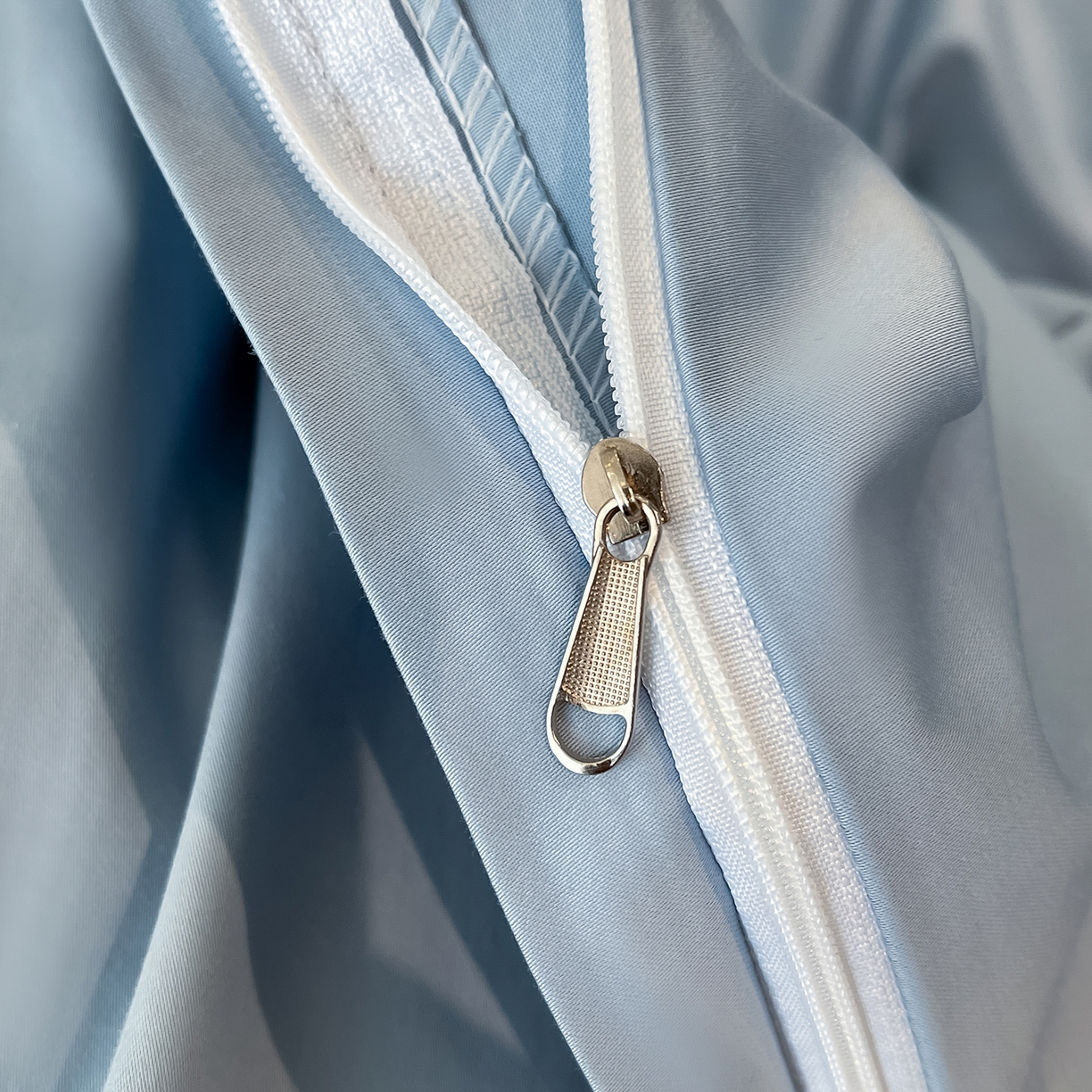 91家纺网 家纺一手货源 找家纺 置顶家纺 2026新款亲肤加厚磨毛刺绣四件套-花颜叶语 花颜叶语-天空蓝