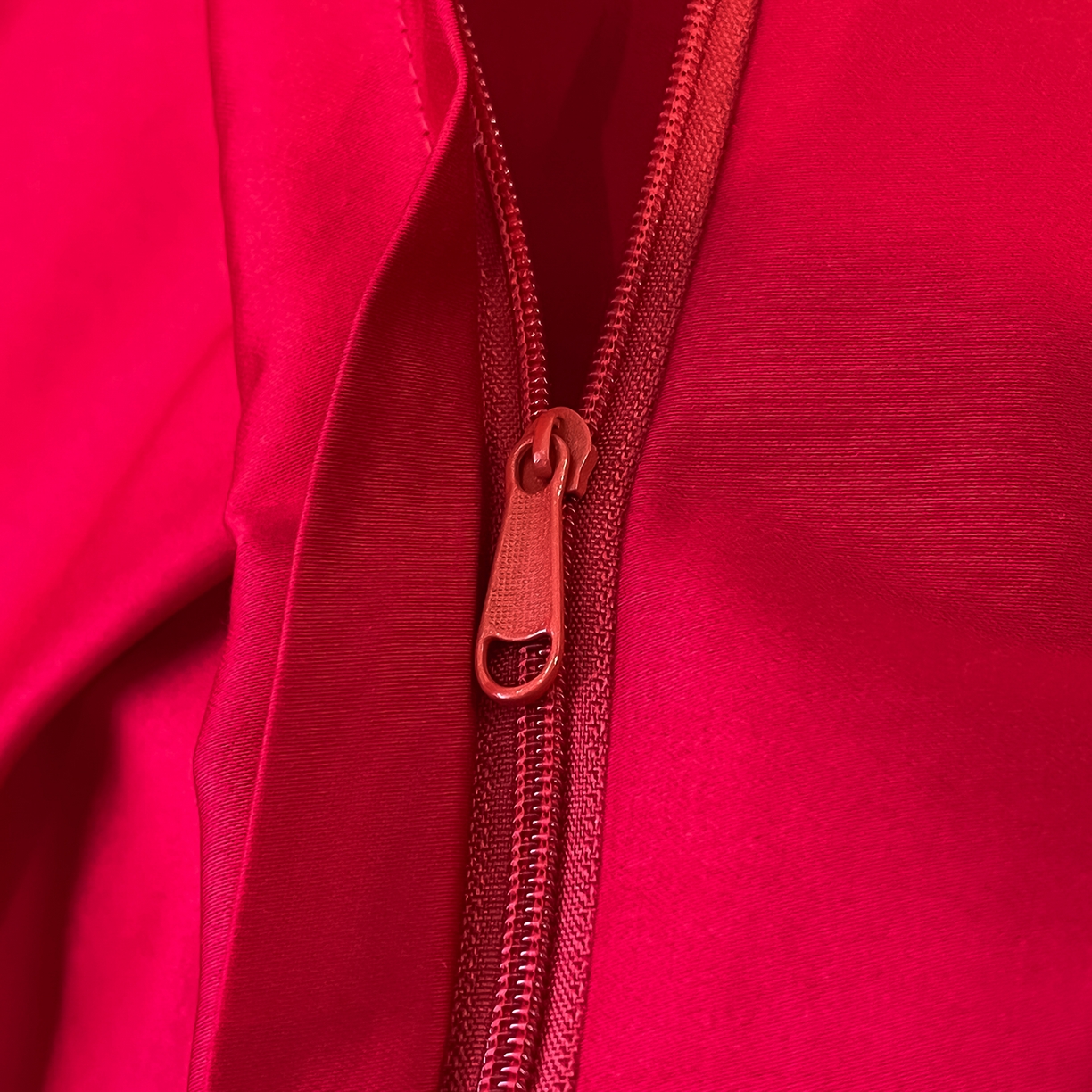 91家纺网 家纺一手货源 找家纺 置顶家纺 2026新款亲肤加厚磨毛刺绣四件套-花颜叶语 花颜叶语-大红