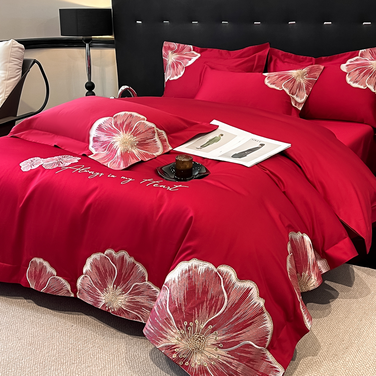 91家纺网 家纺一手货源 找家纺 置顶家纺 2026新款亲肤加厚磨毛刺绣四件套-花颜叶语 花颜叶语-大红