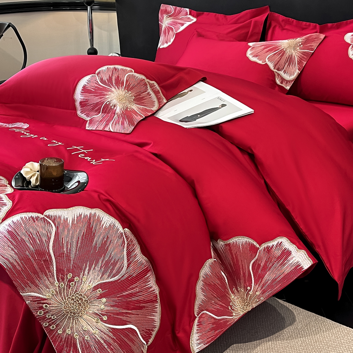 91家纺网 家纺一手货源 找家纺 置顶家纺 2026新款亲肤加厚磨毛刺绣四件套-花颜叶语 花颜叶语-大红