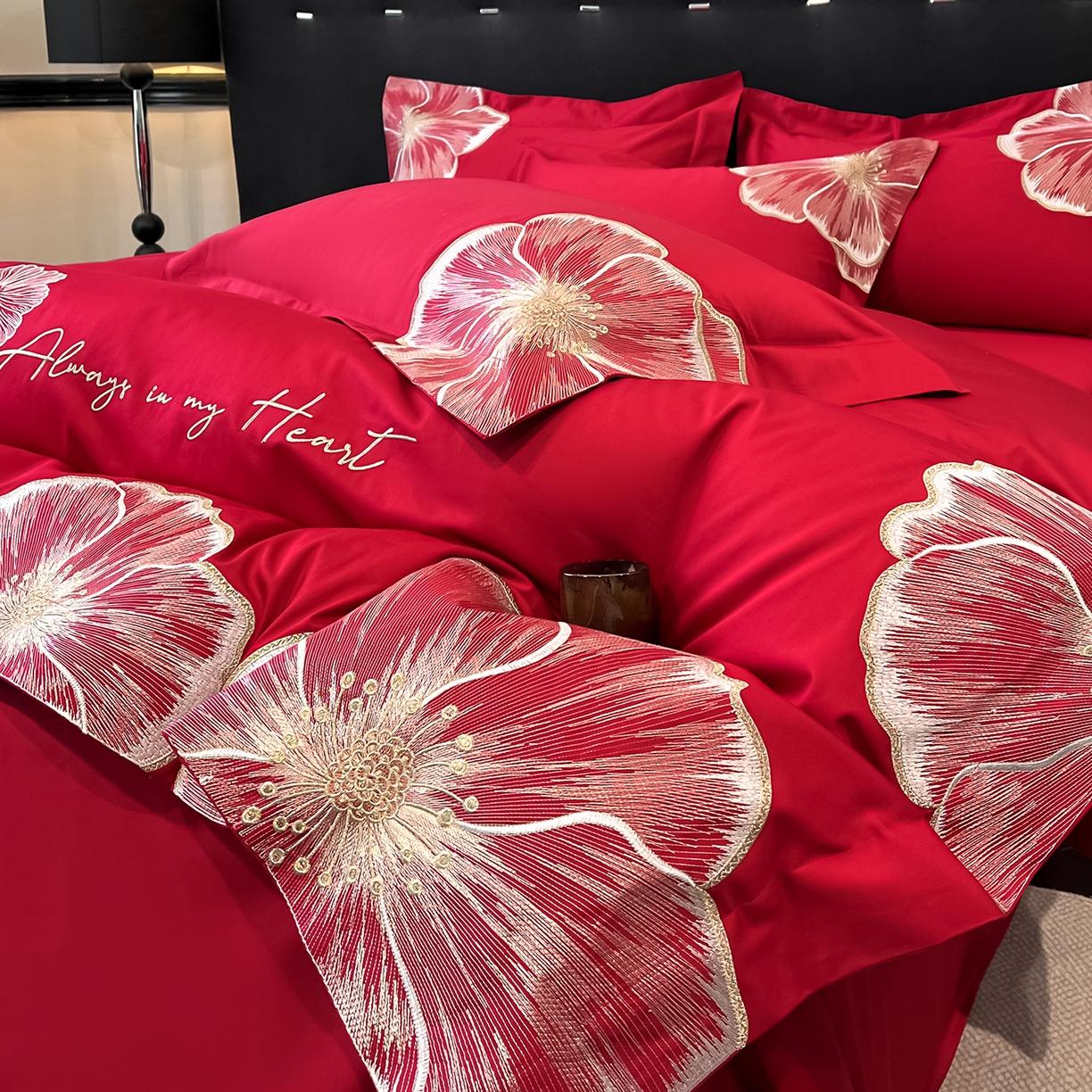 91家纺网 家纺一手货源 找家纺 置顶家纺 2026新款亲肤加厚磨毛刺绣四件套-花颜叶语 花颜叶语-大红