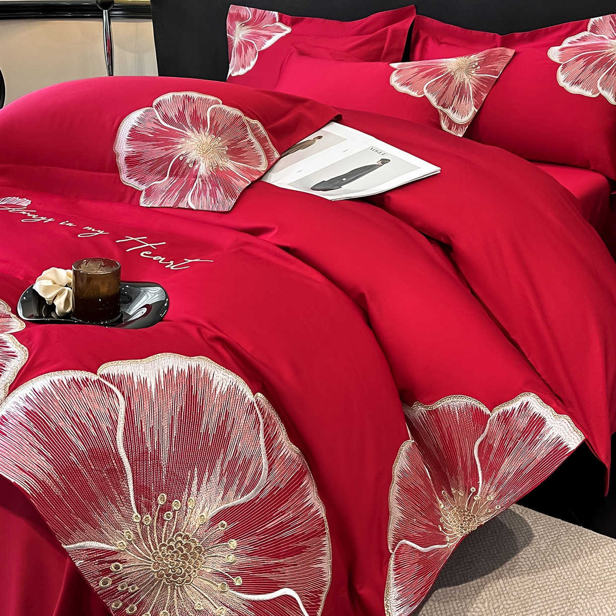 91家纺网 家纺一手货源 找家纺 置顶家纺 2026新款亲肤加厚磨毛刺绣四件套-花颜叶语 花颜叶语-大红