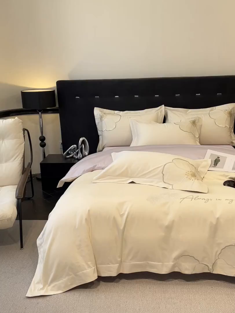 91家纺网 家纺一手货源 找家纺 置顶家纺 2026新款亲肤加厚磨毛刺绣四件套-花颜叶语 花颜叶语-白+香芋紫