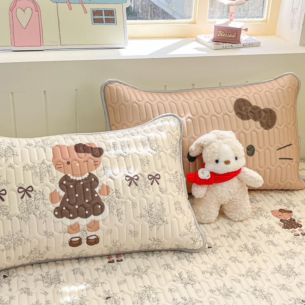 91家纺网 家纺一手货源 找家纺 摩妮卡 2026春夏新款凉感丝印花小清新乳胶凉席席子床笠款三件套 跳舞小熊