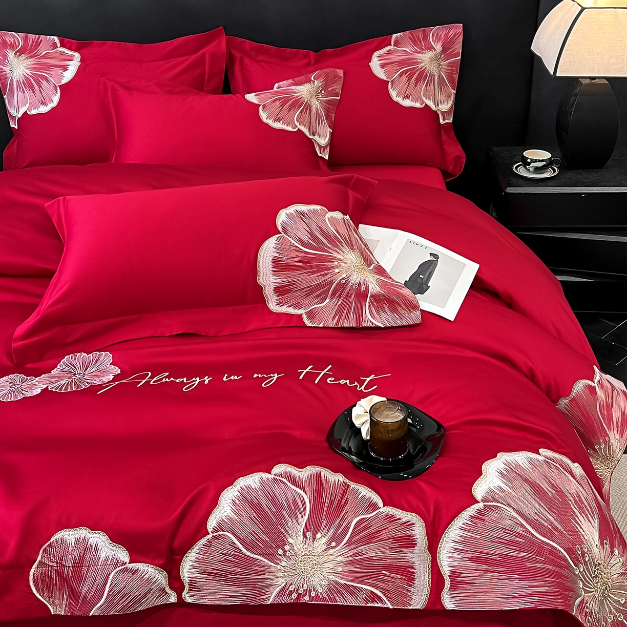 91家纺网 家纺一手货源 找家纺 置顶家纺 2026新款亲肤加厚磨毛刺绣四件套-花颜叶语 花颜叶语-大红