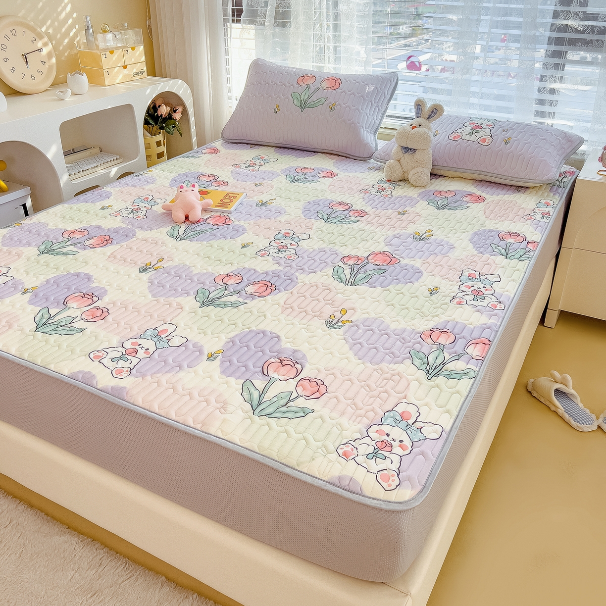 91家纺网 家纺一手货源 找家纺 摩妮卡 2026春夏新款凉感丝印花小清新乳胶凉席席子床笠款三件套 兔伴花田