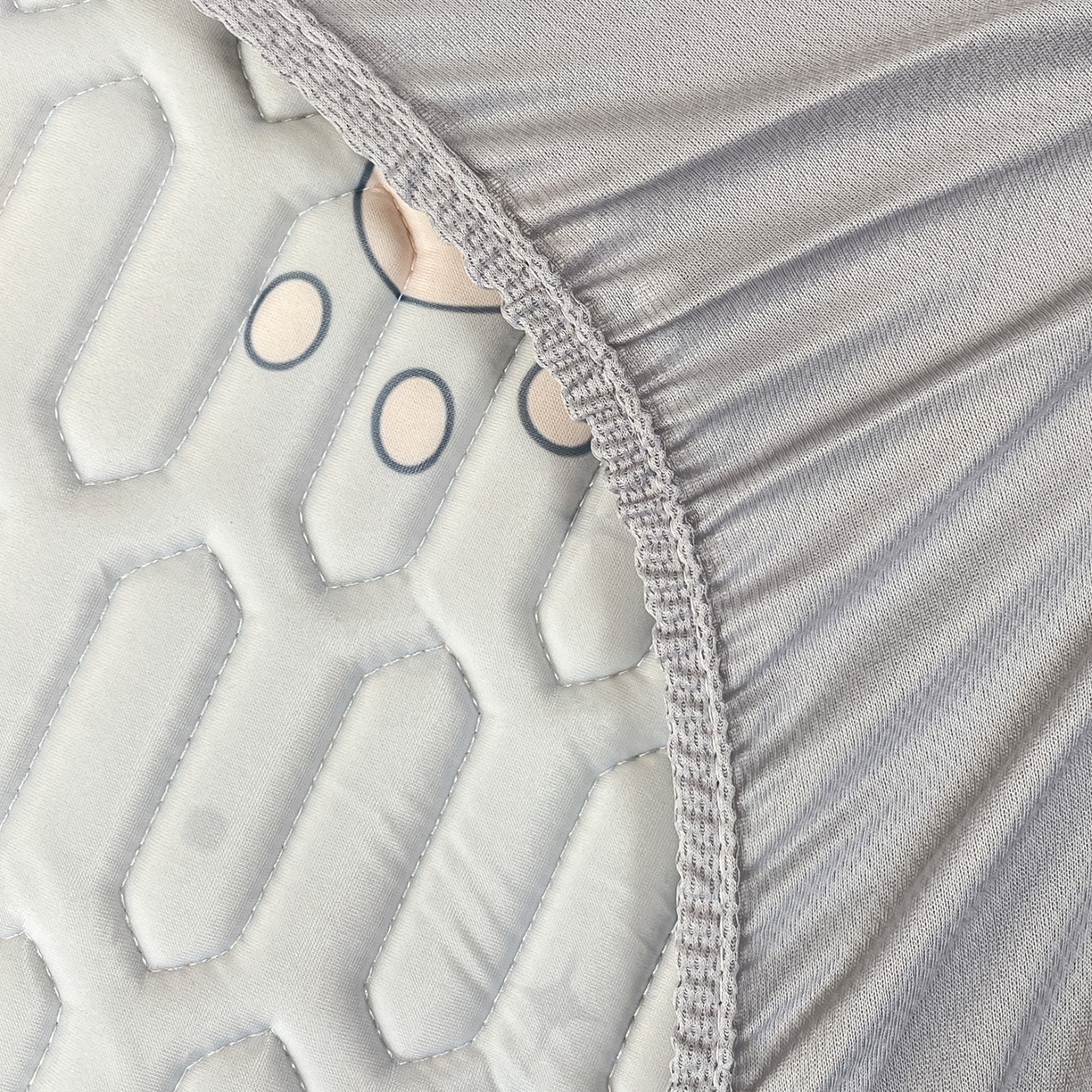 91家纺网 家纺一手货源 找家纺 摩妮卡 2026春夏新款凉感丝印花小清新乳胶凉席席子床笠款三件套 晚安狗狗