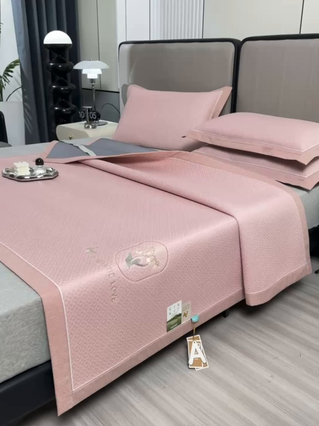 91家纺网 家纺一手货源 找家纺 小牛席业 2026新款轻奢风铃兰冷感豆豆席系列凉席藤席冰藤席冰丝席竹席乳胶席 粉色