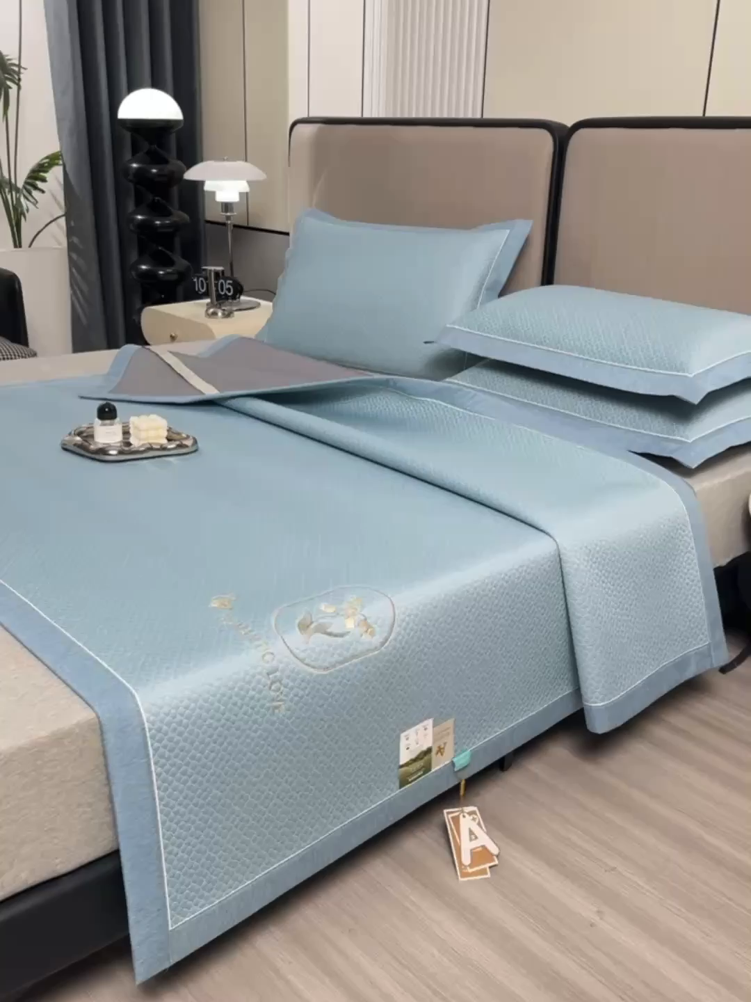 91家纺网 家纺一手货源 找家纺 小牛席业 2026新款轻奢风铃兰冷感豆豆席系列凉席藤席冰藤席冰丝席竹席乳胶席 蓝色