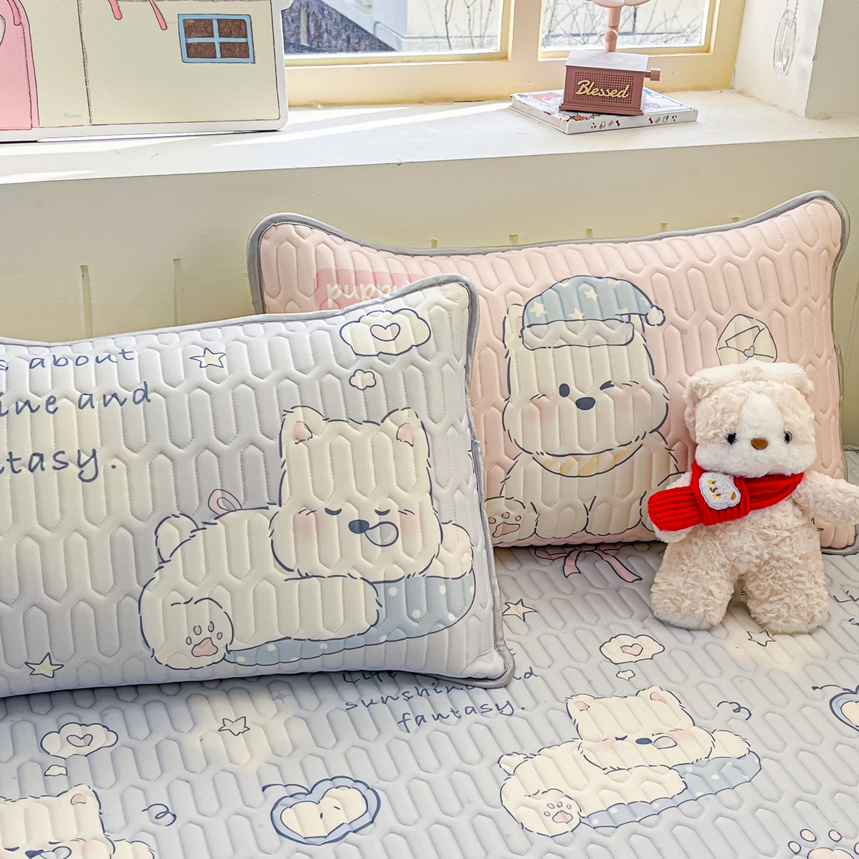 91家纺网 家纺一手货源 找家纺 摩妮卡 2026春夏新款凉感丝印花小清新乳胶凉席席子床笠款三件套 晚安狗狗