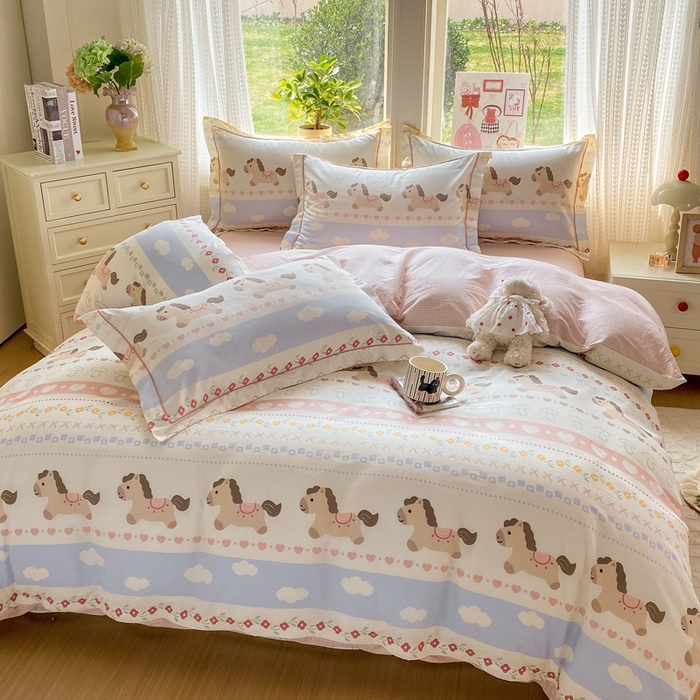 91家纺网 家纺一手货源 找家纺 凌鼎 2026新款多规格掉边全棉印花四件套 英伦小马