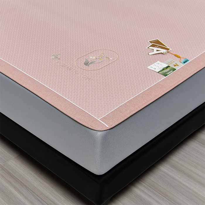 91家纺网 家纺一手货源 找家纺 小牛席业 2026新款轻奢风铃兰冷感豆豆席系列（床笠款）凉席藤席冰藤席冰丝席竹席乳胶席豆豆 粉色