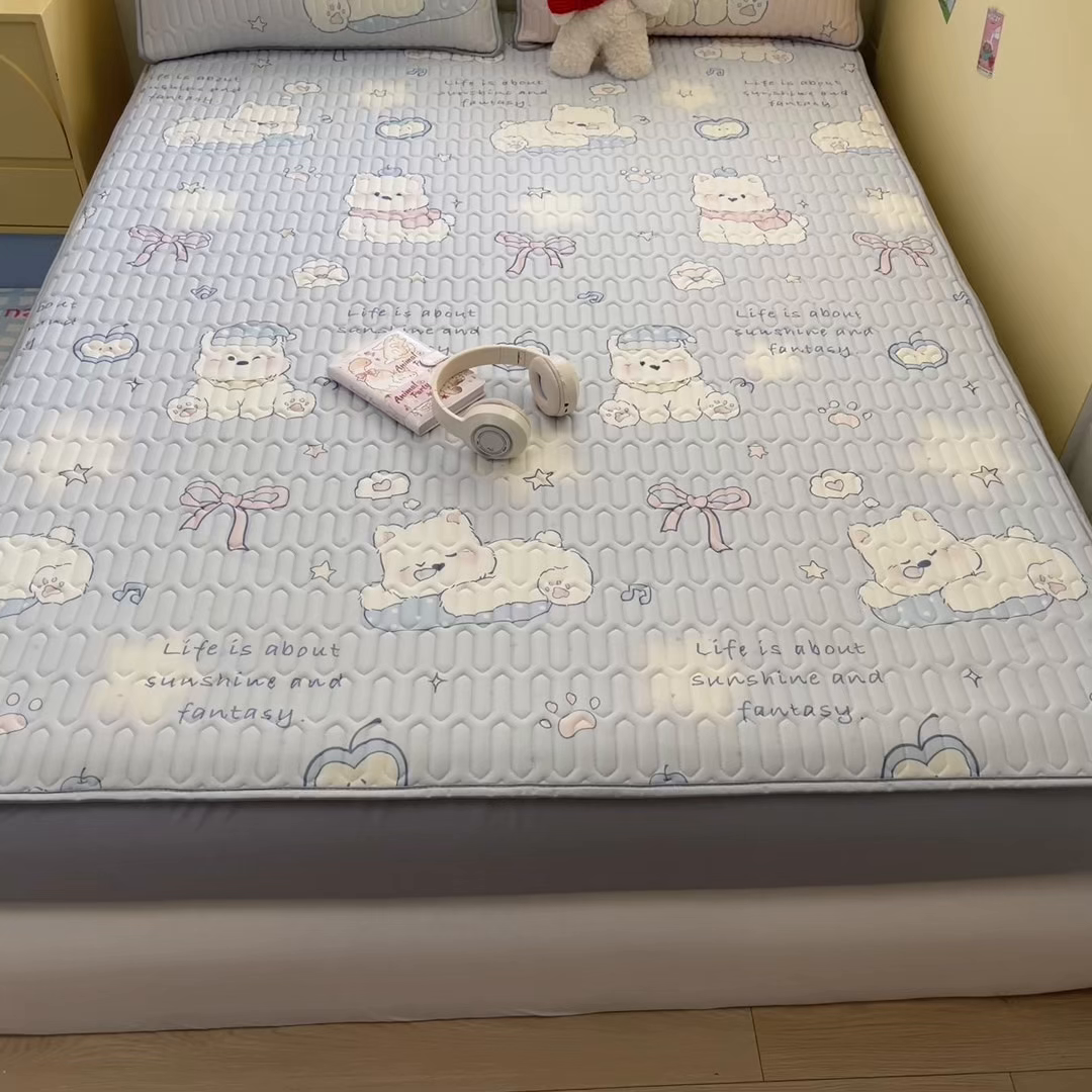 91家纺网 家纺一手货源 找家纺 摩妮卡 2026春夏新款凉感丝印花小清新乳胶凉席席子床笠款三件套 晚安狗狗