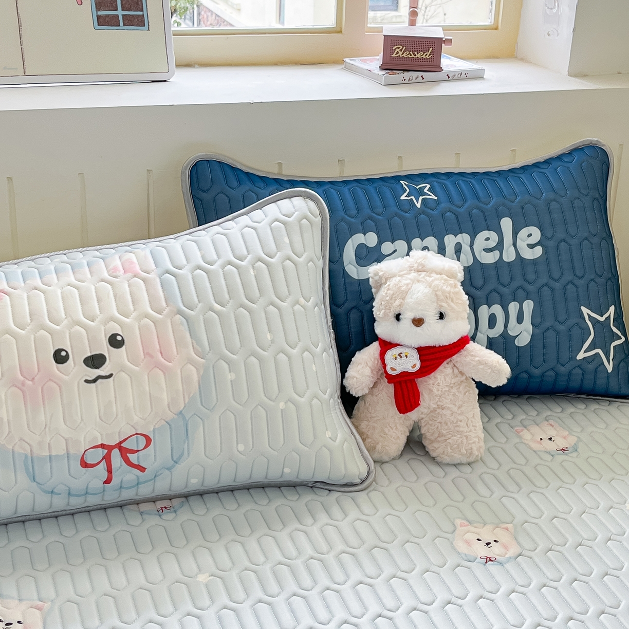 91家纺网 家纺一手货源 找家纺 摩妮卡 2026春夏新款凉感丝印花小清新乳胶凉席席子床笠款三件套 微笑耶耶