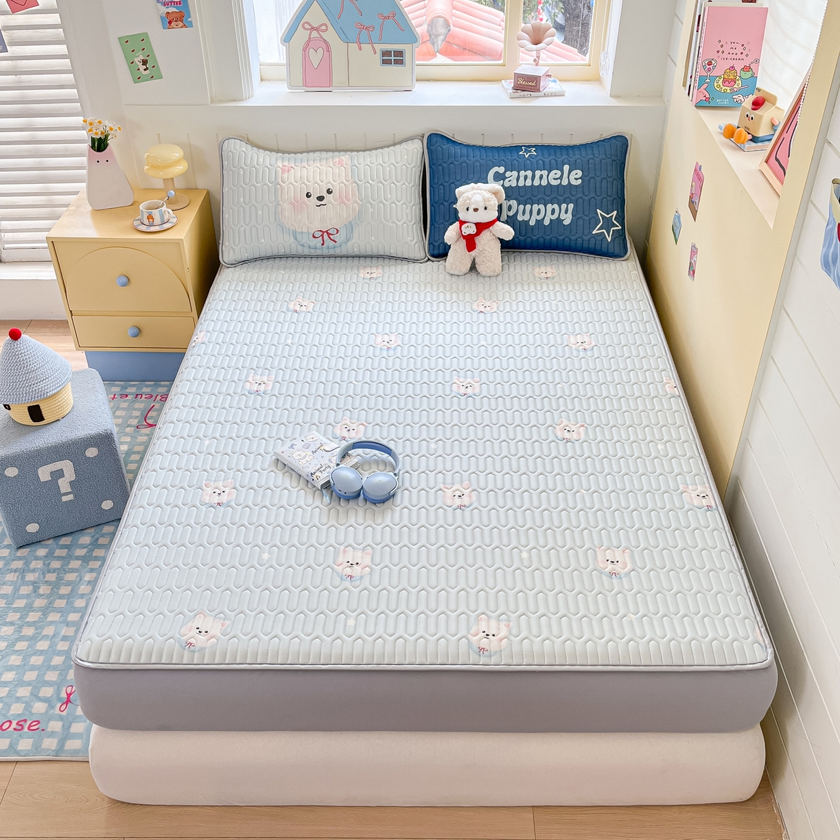 91家纺网 家纺一手货源 找家纺 摩妮卡 2026春夏新款凉感丝印花小清新乳胶凉席席子床笠款三件套 微笑耶耶