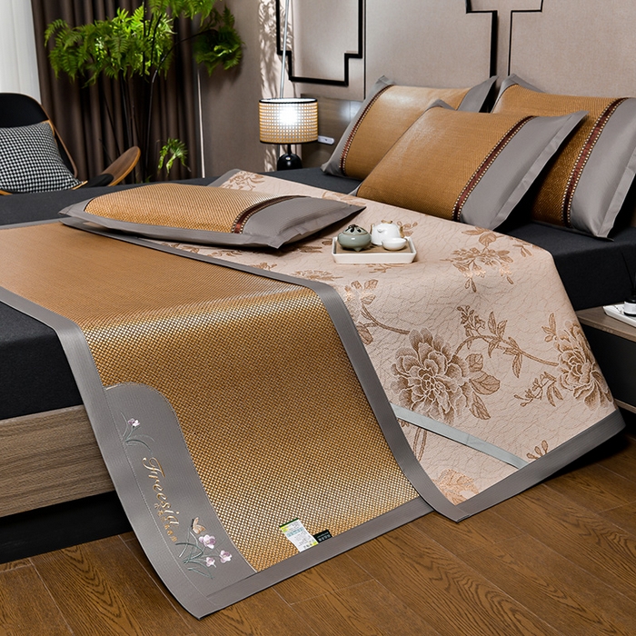 91家纺网 家纺一手货源 找家纺 小牛席业 2026新款小苍兰冰藤-双面席系列凉席藤席冰藤席冰丝席竹席乳胶席凉感豆豆席 小苍兰清香冰藤席-金色