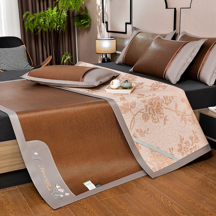 91家纺网 家纺一手货源 找家纺 小牛席业 2026新款小苍兰冰藤-双面席系列凉席藤席冰藤席冰丝席竹席乳胶席凉感豆豆席 小苍兰清香冰藤席-黑咖