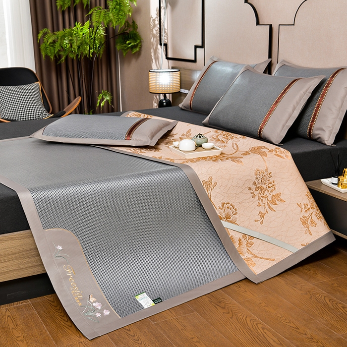 91家纺网 家纺一手货源 找家纺 小牛席业 2026新款小苍兰冰藤-双面席系列凉席藤席冰藤席冰丝席竹席乳胶席凉感豆豆席 小苍兰清香冰藤席-浅蓝