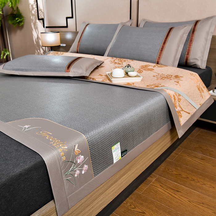 91家纺网 家纺一手货源 找家纺 小牛席业 2026新款小苍兰冰藤-双面席系列凉席藤席冰藤席冰丝席竹席乳胶席凉感豆豆席 小苍兰清香冰藤席-浅蓝