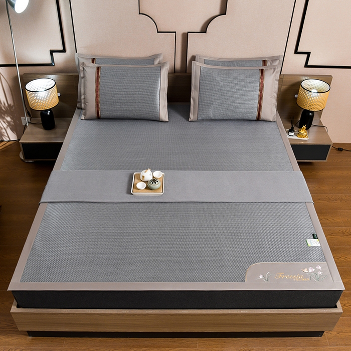 91家纺网 家纺一手货源 找家纺 小牛席业 2026新款小苍兰冰藤-双面席系列凉席藤席冰藤席冰丝席竹席乳胶席凉感豆豆席 小苍兰清香冰藤席-浅蓝