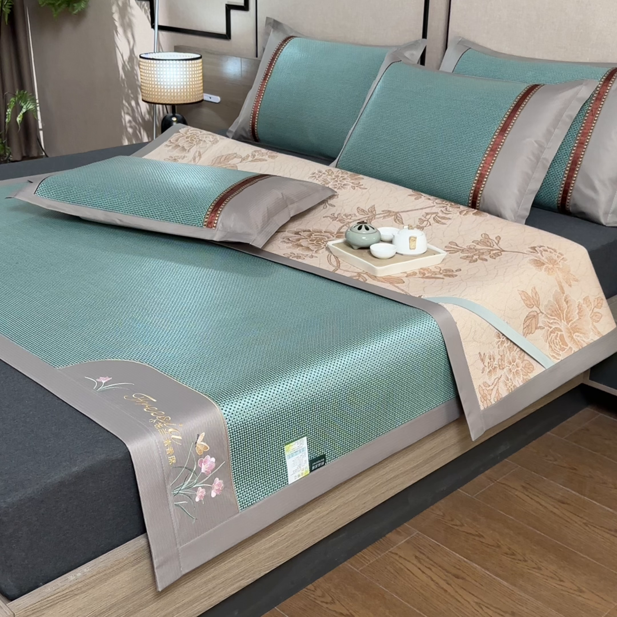 91家纺网 家纺一手货源 找家纺 小牛席业 2026新款小苍兰冰藤-双面席系列凉席藤席冰藤席冰丝席竹席乳胶席凉感豆豆席 小苍兰清香冰藤席-绿色