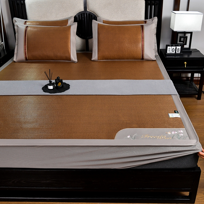 91家纺网 家纺一手货源 找家纺 （总）小牛席业 2026新款小苍兰冰藤席系列（床笠款）凉席藤席冰藤席冰丝席竹席乳胶席,小苍兰清香冰藤席-床笠款（黑咖）,小苍兰清香冰藤席-床笠款（金色）,小苍兰清香冰藤席-床笠款（绿色）,小苍兰清香冰藤席-床笠款（浅蓝）,小苍兰清香冰藤席-床笠款（香槟）,小苍兰清香冰藤席-床笠款（银灰）