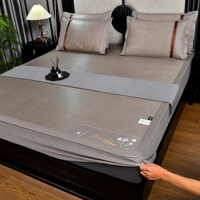 91家纺网 家纺一手货源 找家纺 小牛席业 2026新款小苍兰冰藤席系列（床笠款）凉席藤席冰藤席冰丝席竹席乳胶席 小苍兰清香冰藤席-床笠款（香槟）