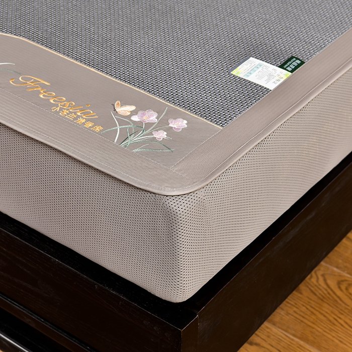 91家纺网 家纺一手货源 找家纺 小牛席业 2026新款小苍兰冰藤席系列（床笠款）凉席藤席冰藤席冰丝席竹席乳胶席 小苍兰清香冰藤席-床笠款（浅蓝）