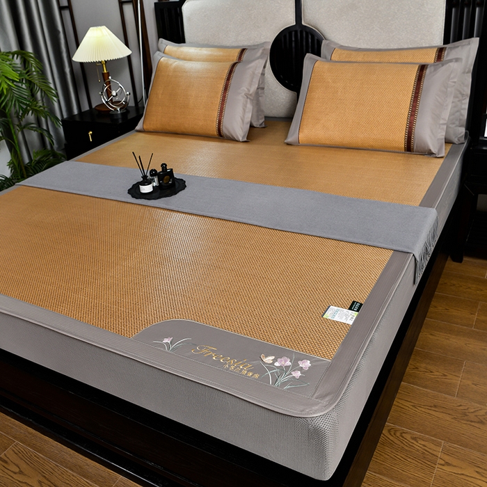 91家纺网 家纺一手货源 找家纺 小牛席业 2026新款小苍兰冰藤席系列（床笠款）凉席藤席冰藤席冰丝席竹席乳胶席 小苍兰清香冰藤席-床笠款（金色）