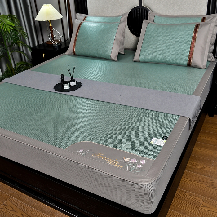 91家纺网 家纺一手货源 找家纺 小牛席业 2026新款小苍兰冰藤席系列（床笠款）凉席藤席冰藤席冰丝席竹席乳胶席 小苍兰清香冰藤席-床笠款（绿色）