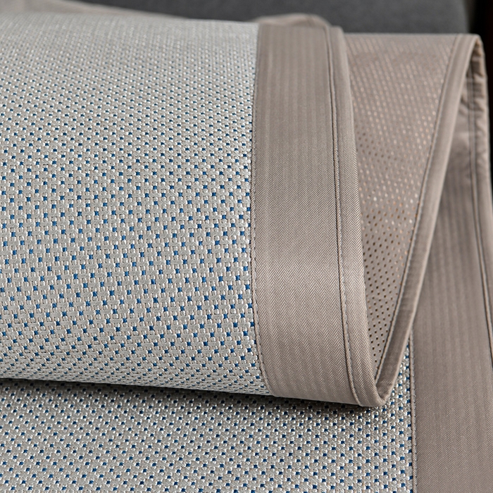 91家纺网 家纺一手货源 找家纺 小牛席业 2026新款小苍兰冰藤席系列（床笠款）凉席藤席冰藤席冰丝席竹席乳胶席 小苍兰清香冰藤席-床笠款（银灰）