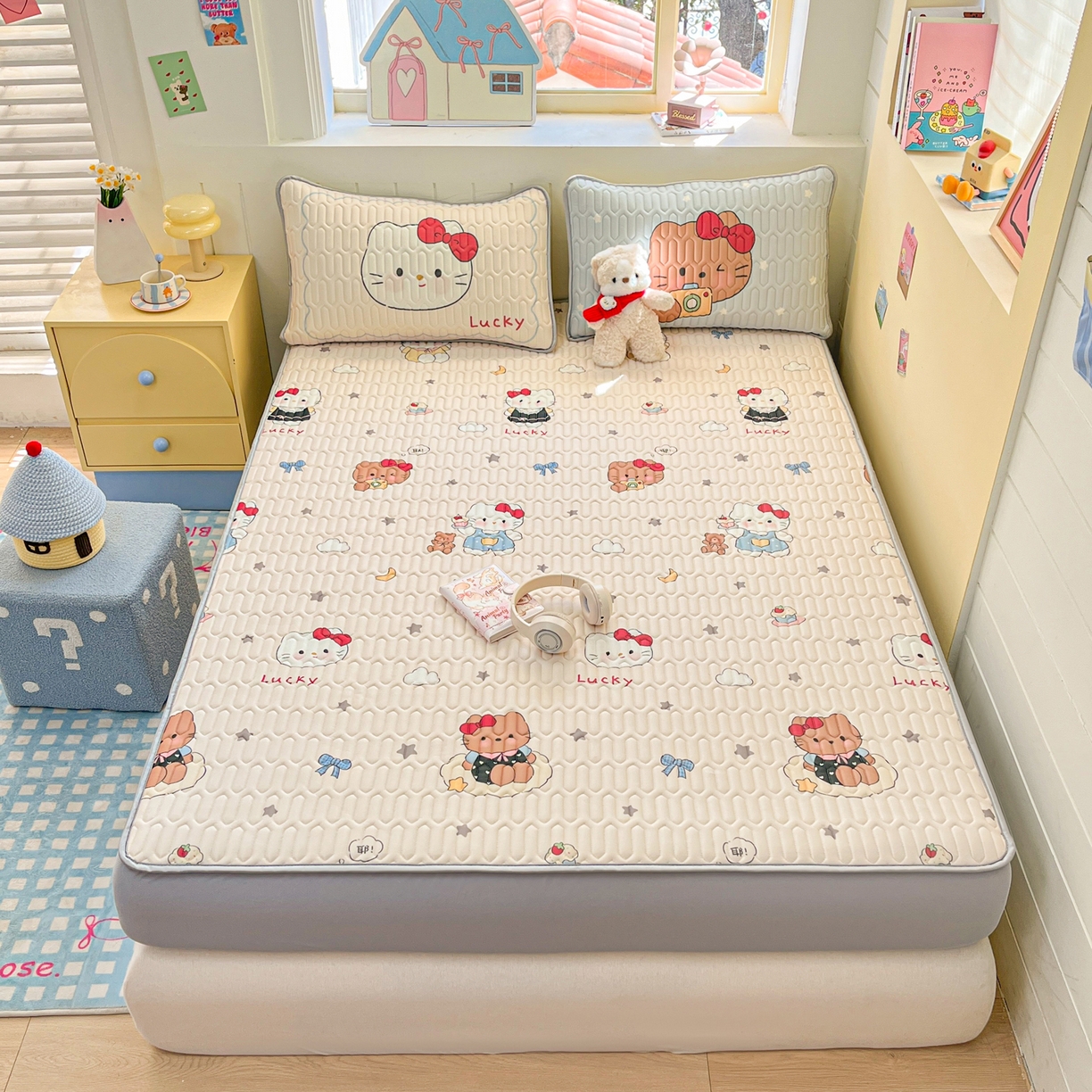 91家纺网 家纺一手货源 找家纺 摩妮卡 2026春夏新款凉感丝印花小清新乳胶凉席席子床笠款三件套 幸运姐妹