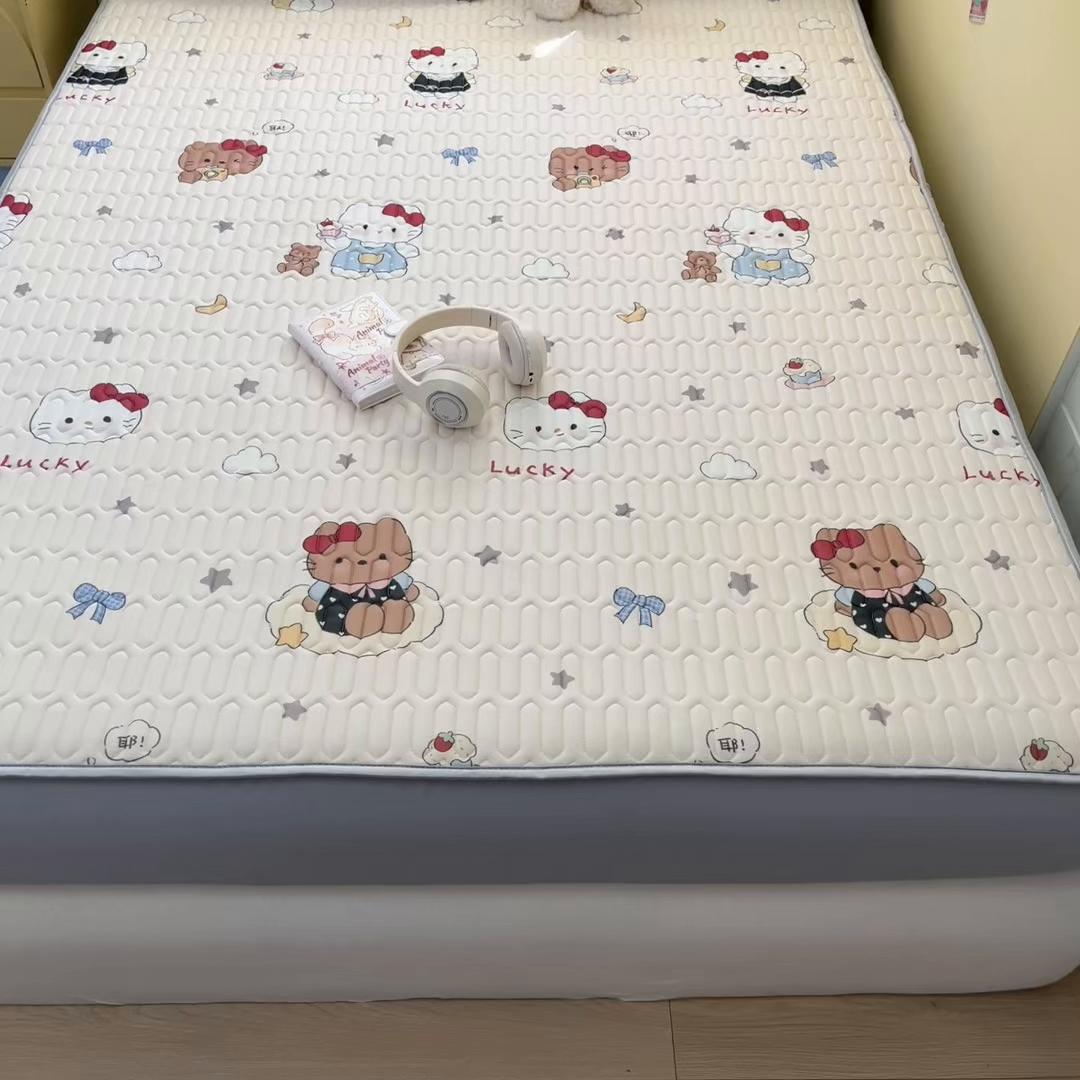 91家纺网 家纺一手货源 找家纺 摩妮卡 2026春夏新款凉感丝印花小清新乳胶凉席席子床笠款三件套 幸运姐妹