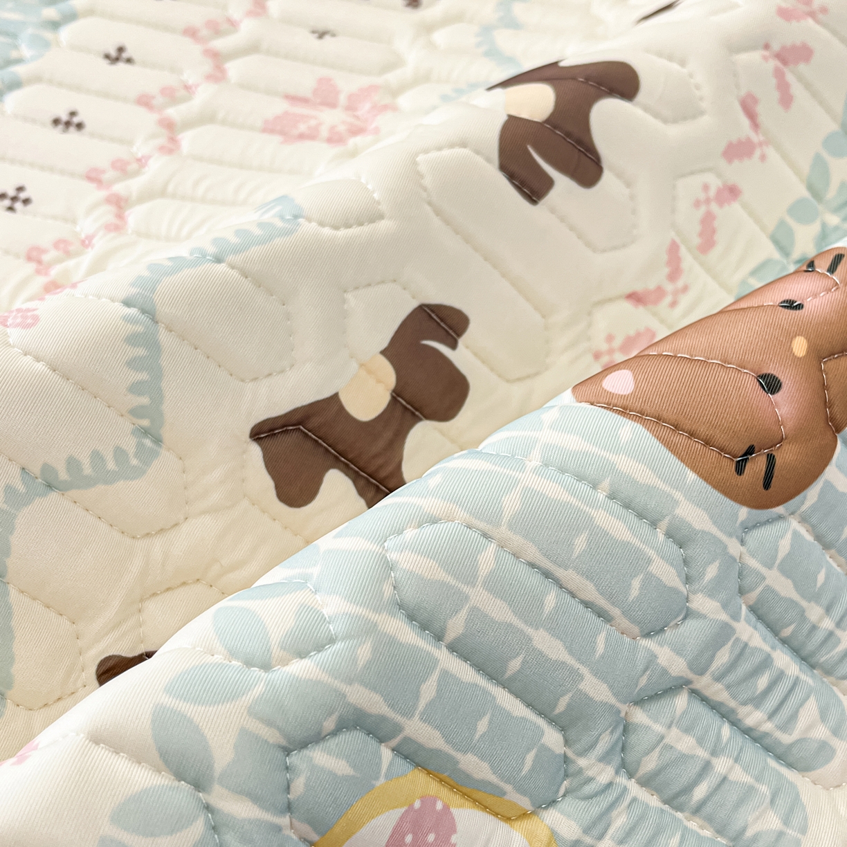 91家纺网 家纺一手货源 找家纺 摩妮卡 2026春夏新款凉感丝印花小清新乳胶凉席席子床笠款三件套 友谊记忆片