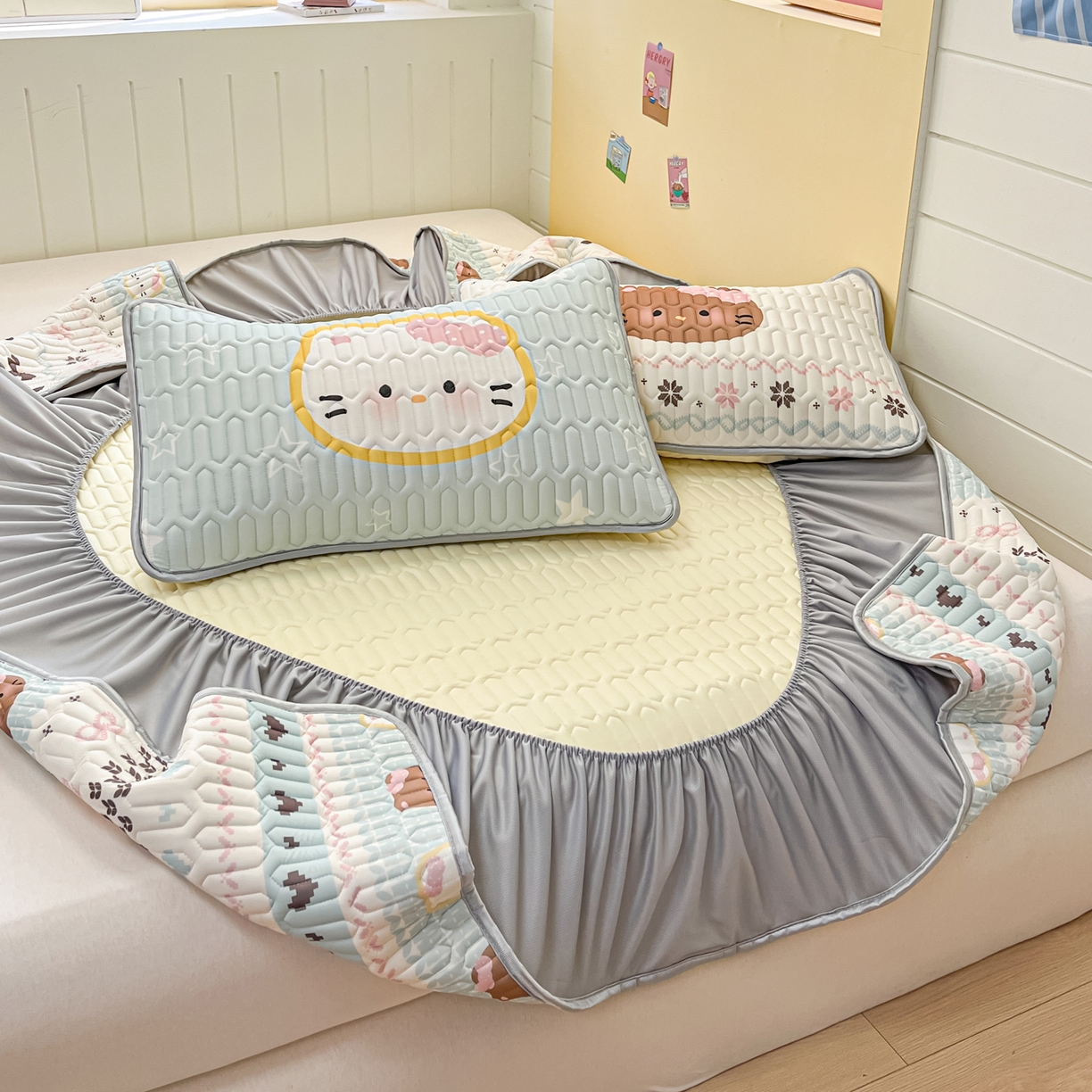 91家纺网 家纺一手货源 找家纺 摩妮卡 2026春夏新款凉感丝印花小清新乳胶凉席席子床笠款三件套 友谊记忆片