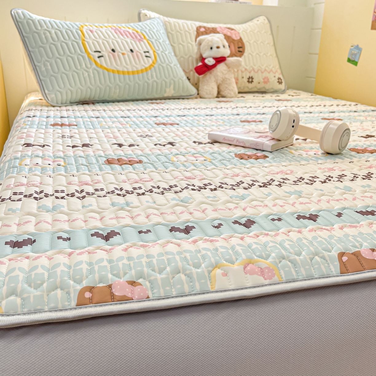 91家纺网 家纺一手货源 找家纺 摩妮卡 2026春夏新款凉感丝印花小清新乳胶凉席席子床笠款三件套 友谊记忆片