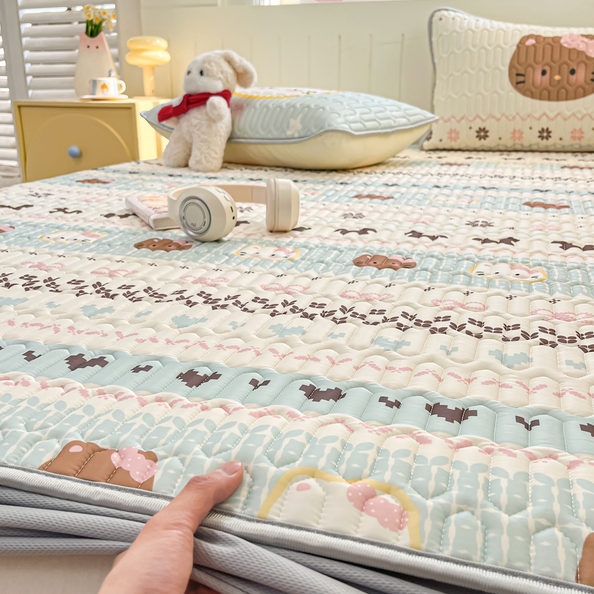 91家纺网 家纺一手货源 找家纺 摩妮卡 2026春夏新款凉感丝印花小清新乳胶凉席席子床笠款三件套 友谊记忆片