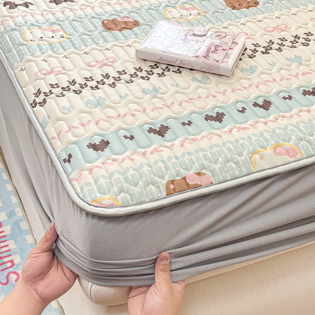 91家纺网 家纺一手货源 找家纺 摩妮卡 2026春夏新款凉感丝印花小清新乳胶凉席席子床笠款三件套 友谊记忆片