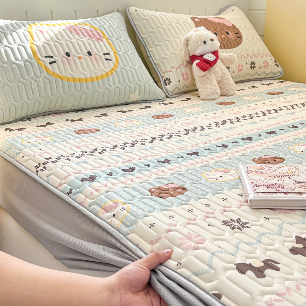 91家纺网 家纺一手货源 找家纺 摩妮卡 2026春夏新款凉感丝印花小清新乳胶凉席席子床笠款三件套 友谊记忆片